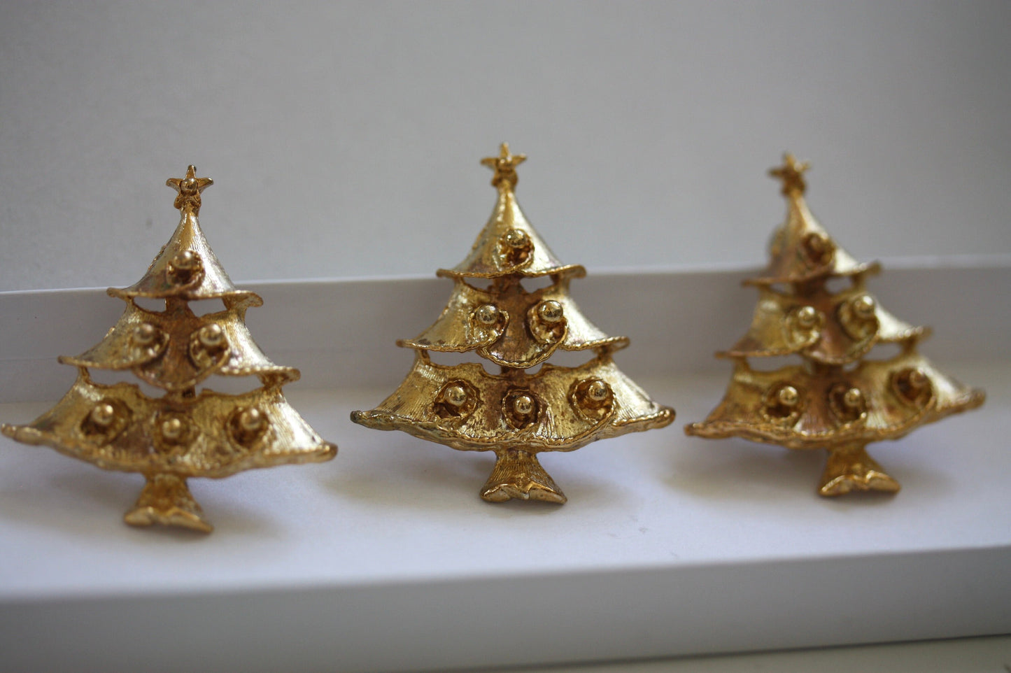 Vintage Christmas tree pin/Holiday pin