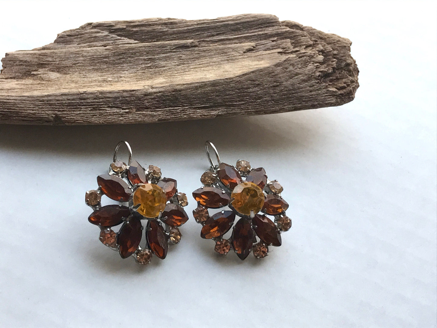Stunning vintage small dangle rhinestone earrings