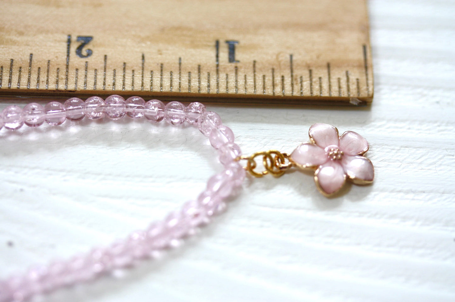 S I M P L E elegant timeless pink enamel flower bracelet with light pale pink crackle glass beads