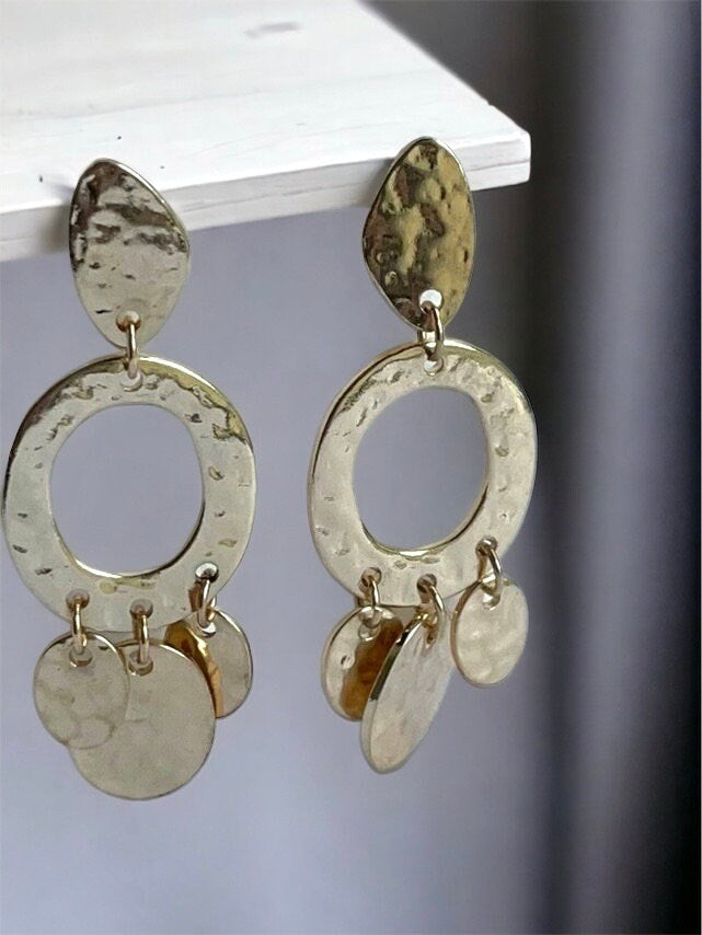 Stunning vintage hammered goldtone metal vintage hoop and dangle geometrical earrings