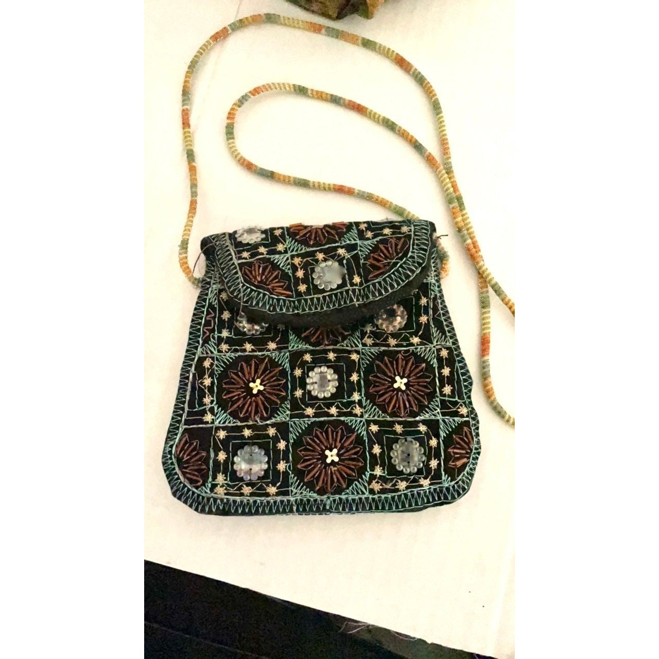 Great little vintage cross-body handbag