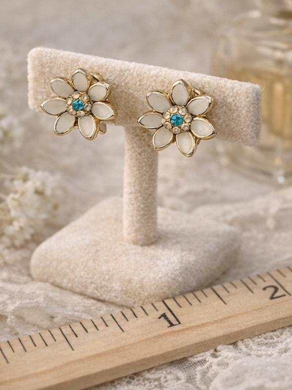 Vintage 1950s Flower Earrings – Cream Enamel & Aqua Rhinestone – Gold Tone Screw Back – Retro Spring Floral Jewelry