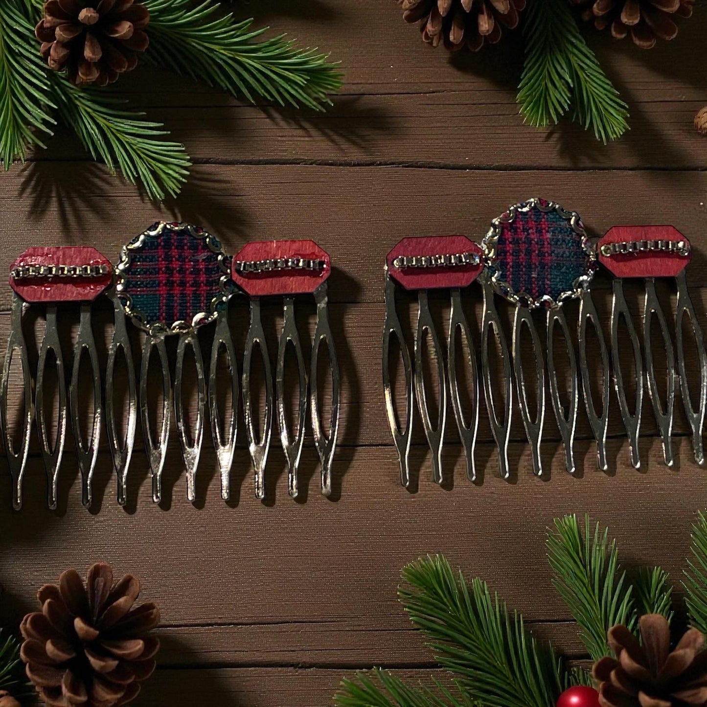 Handmade Christmas Hair Combs – Mixed Materials Holiday Hair Accessories with Tartan & Red Accents, Festive Winter Hair Clips (Set of 2)