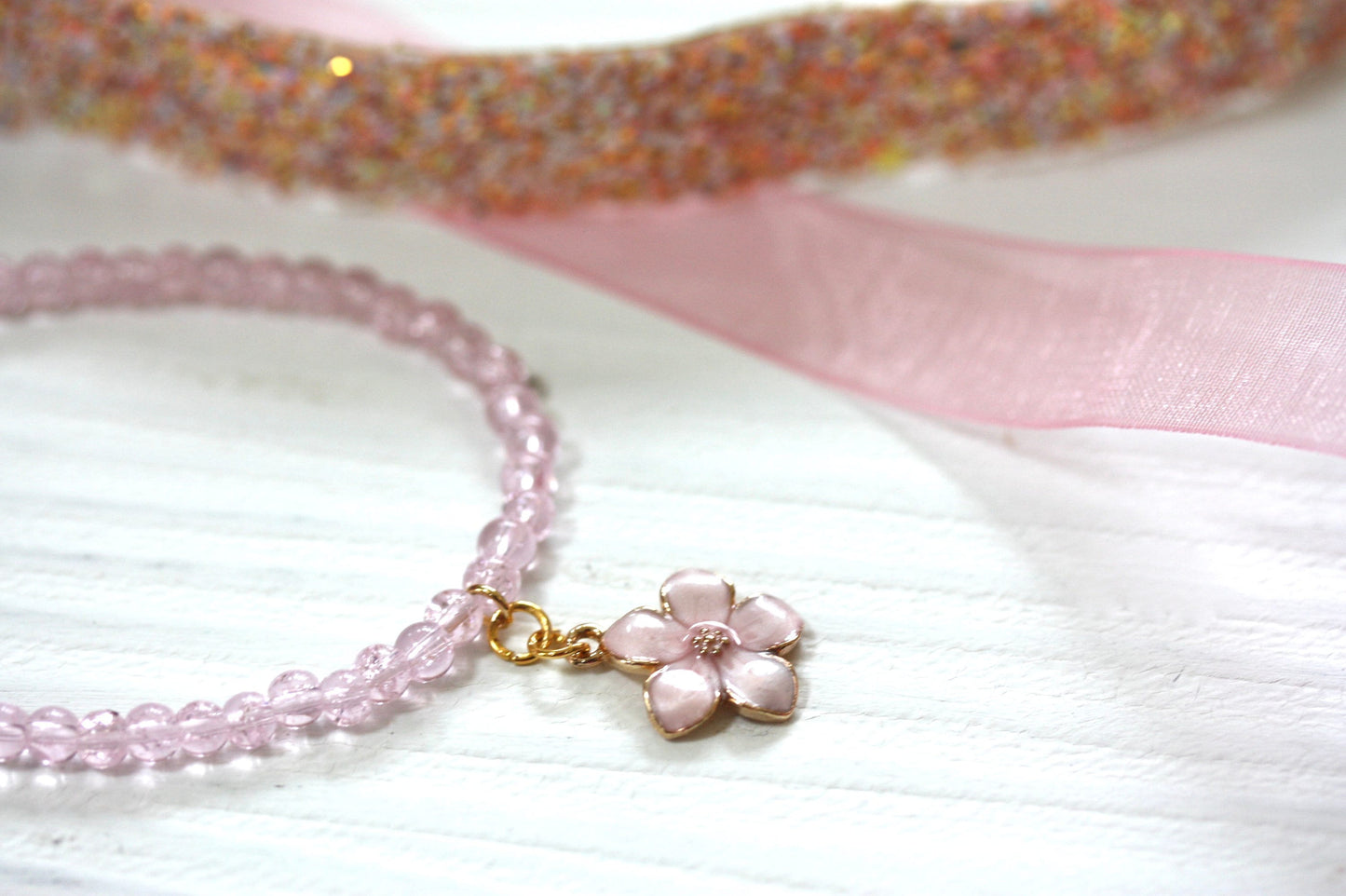 S I M P L E elegant timeless pink enamel flower bracelet with light pale pink crackle glass beads