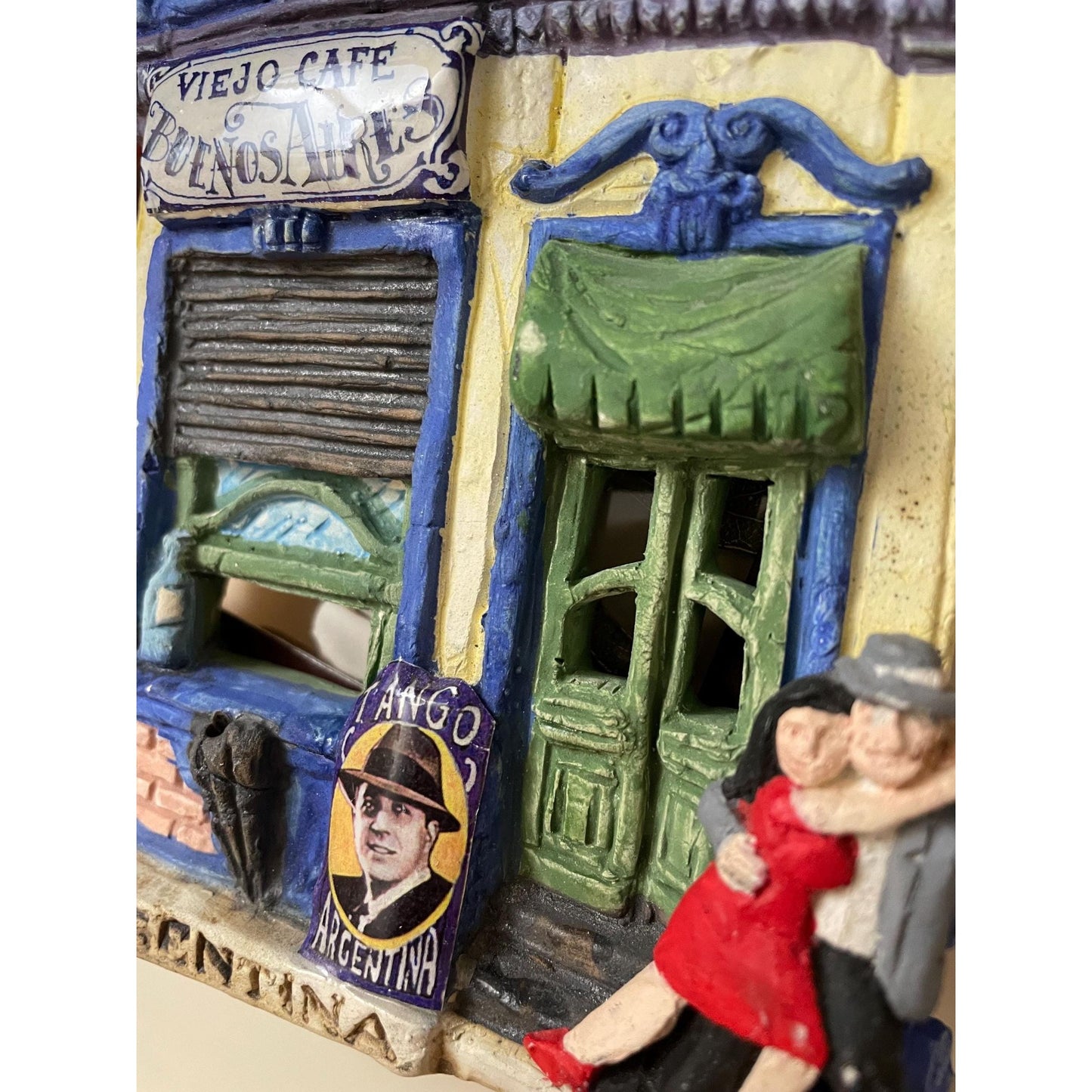 Claudio Werner - Buenos Aires Argentina ceramic wall decor - a couple dancing the tango outside the Viejo Cafe