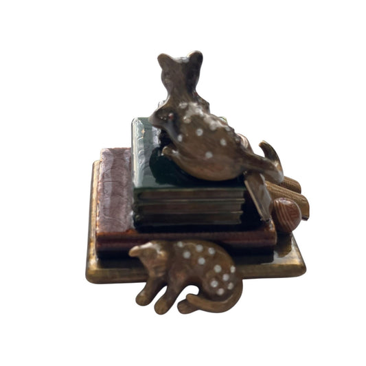 Vintage Wendy Reed Cat & kitten on books Swarovski jeweled and enameled Figurine paperweight | Book Lover Decor | Collectible Cat Sculpture