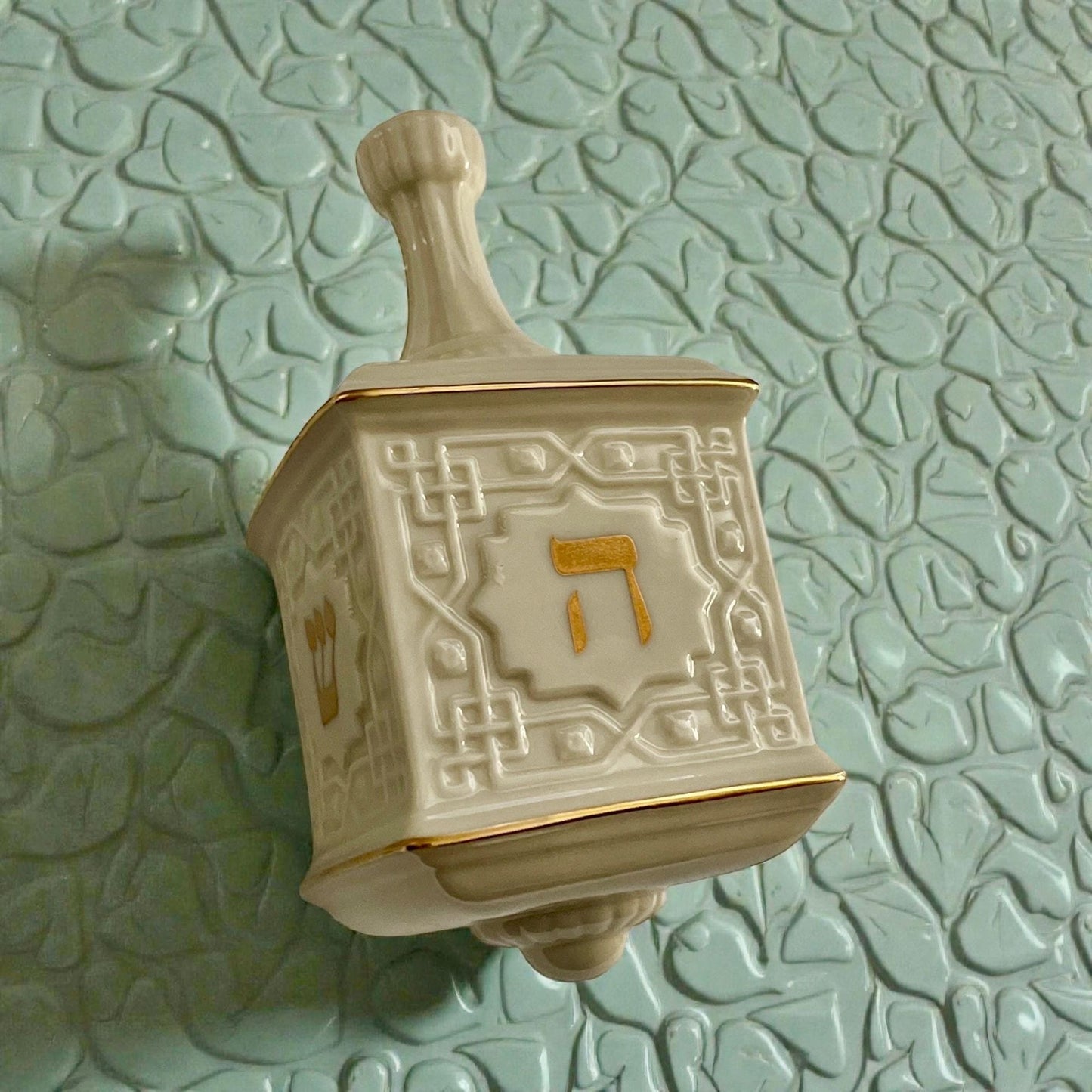 Lenox ivory porcelain Dreidel with 22K Gold Detailing - Elegant Hanukkah Decoration - Luxury Jewish Judaica Gift