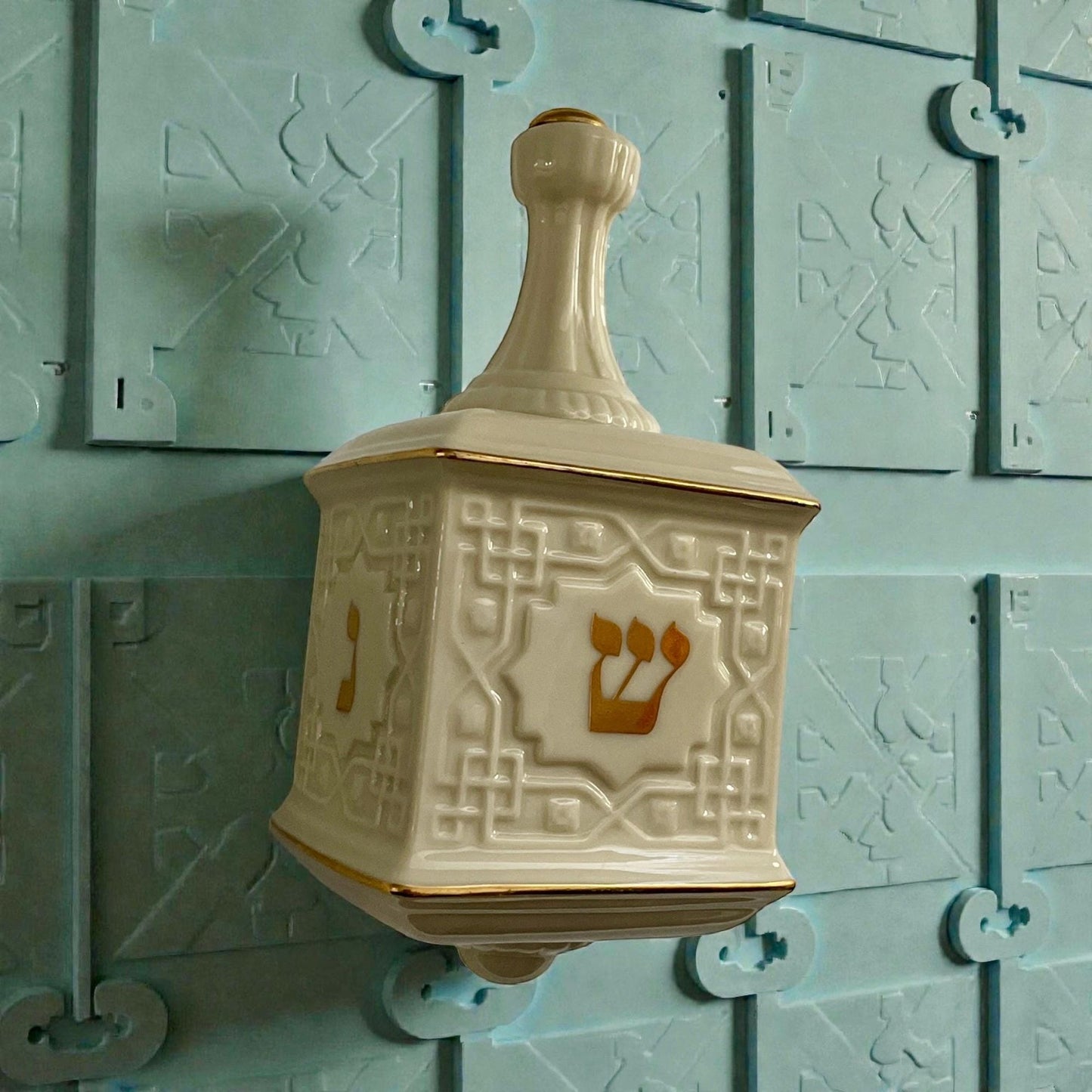 Lenox ivory porcelain Dreidel with 22K Gold Detailing - Elegant Hanukkah Decoration - Luxury Jewish Judaica Gift