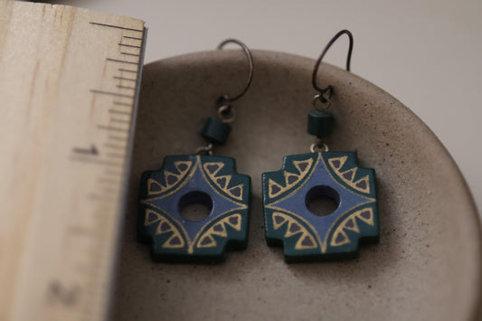 Stunning vintage painted earrings - deep kelly green with shades of blue, gold and dark maroon