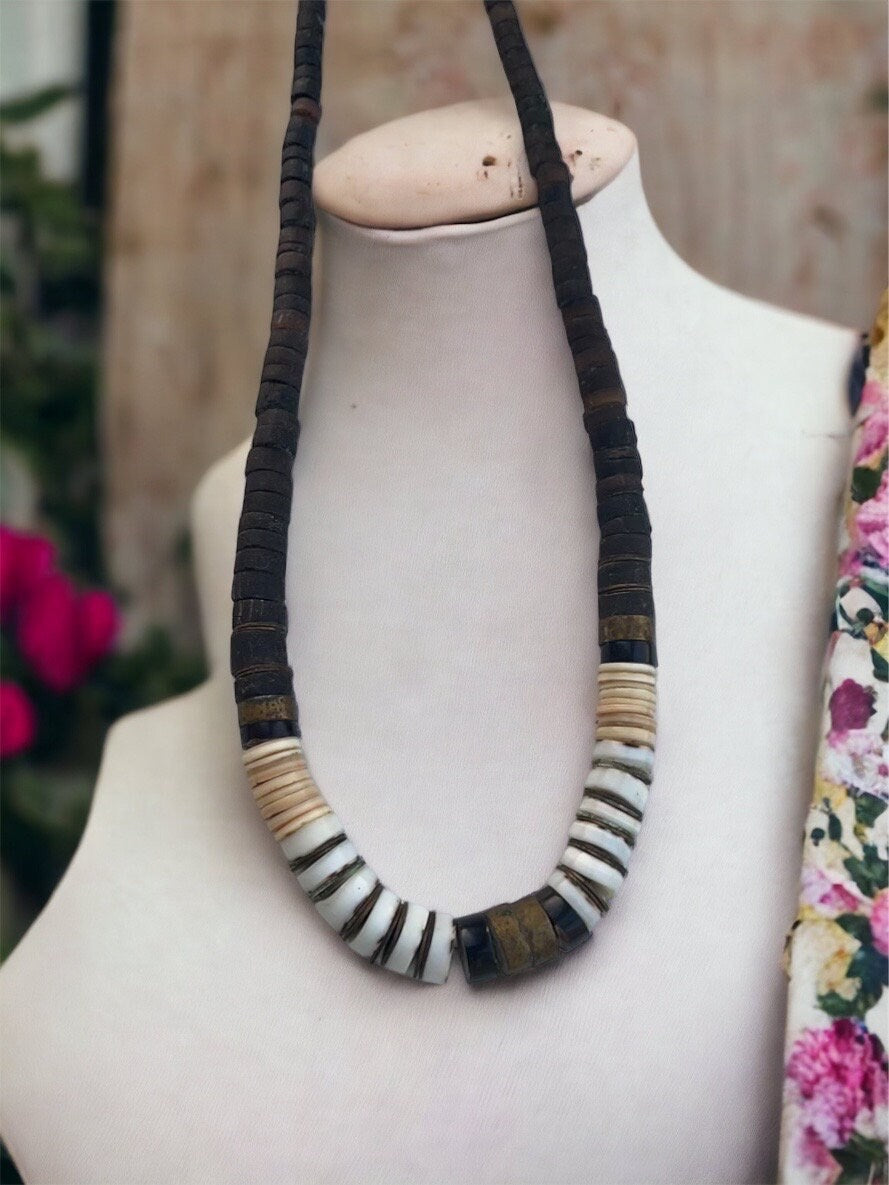 Stunning vintage wood, shell, heishi mixed material traditional graduated necklace with hook and eye clasp - Santo Domingo?