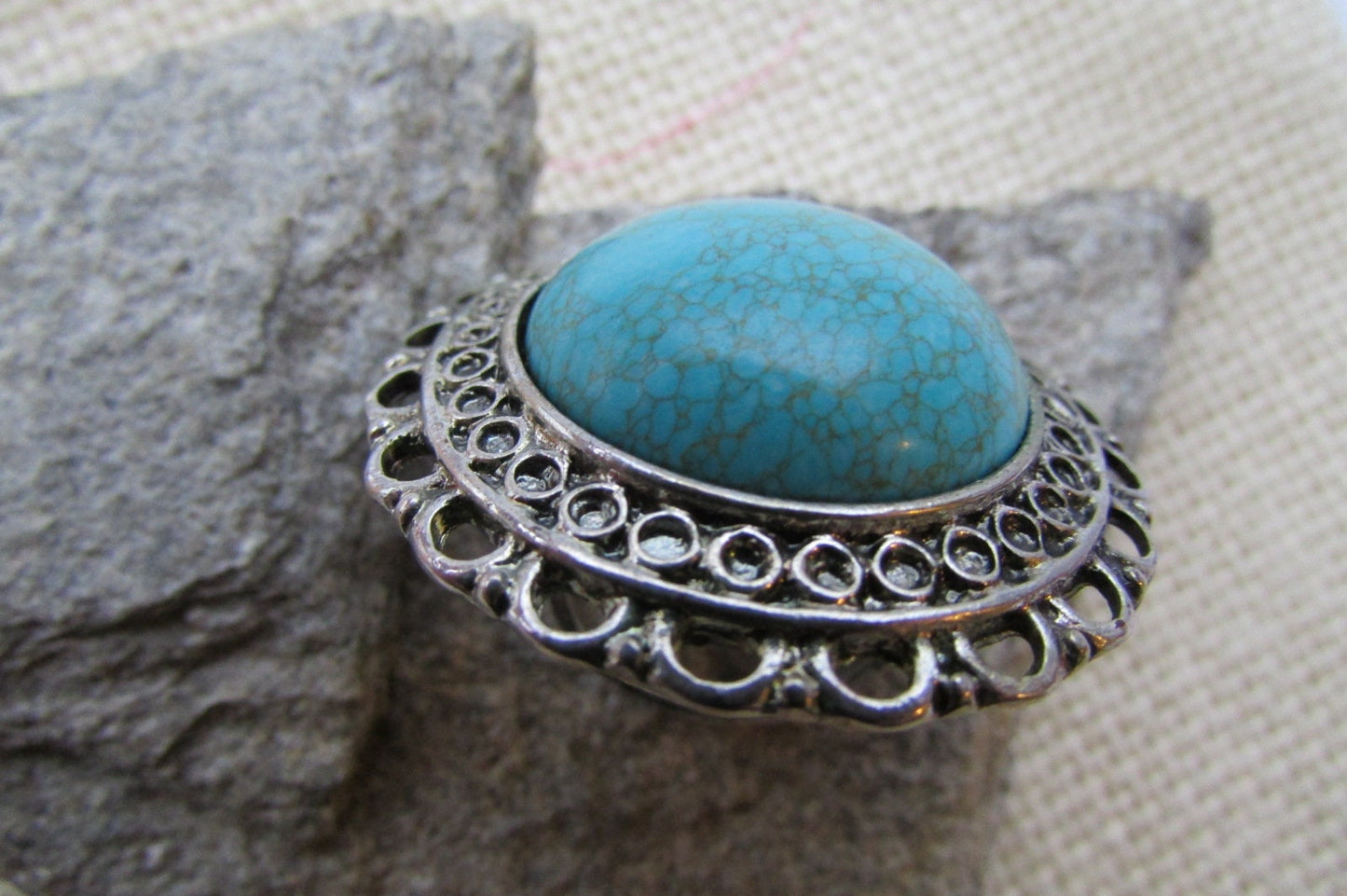 Vintage ring - large faux turquoise center