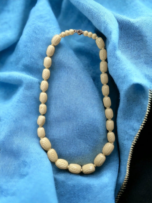 Textured cream colored vintage necklace - approx. 24 inches - graduated sized beads