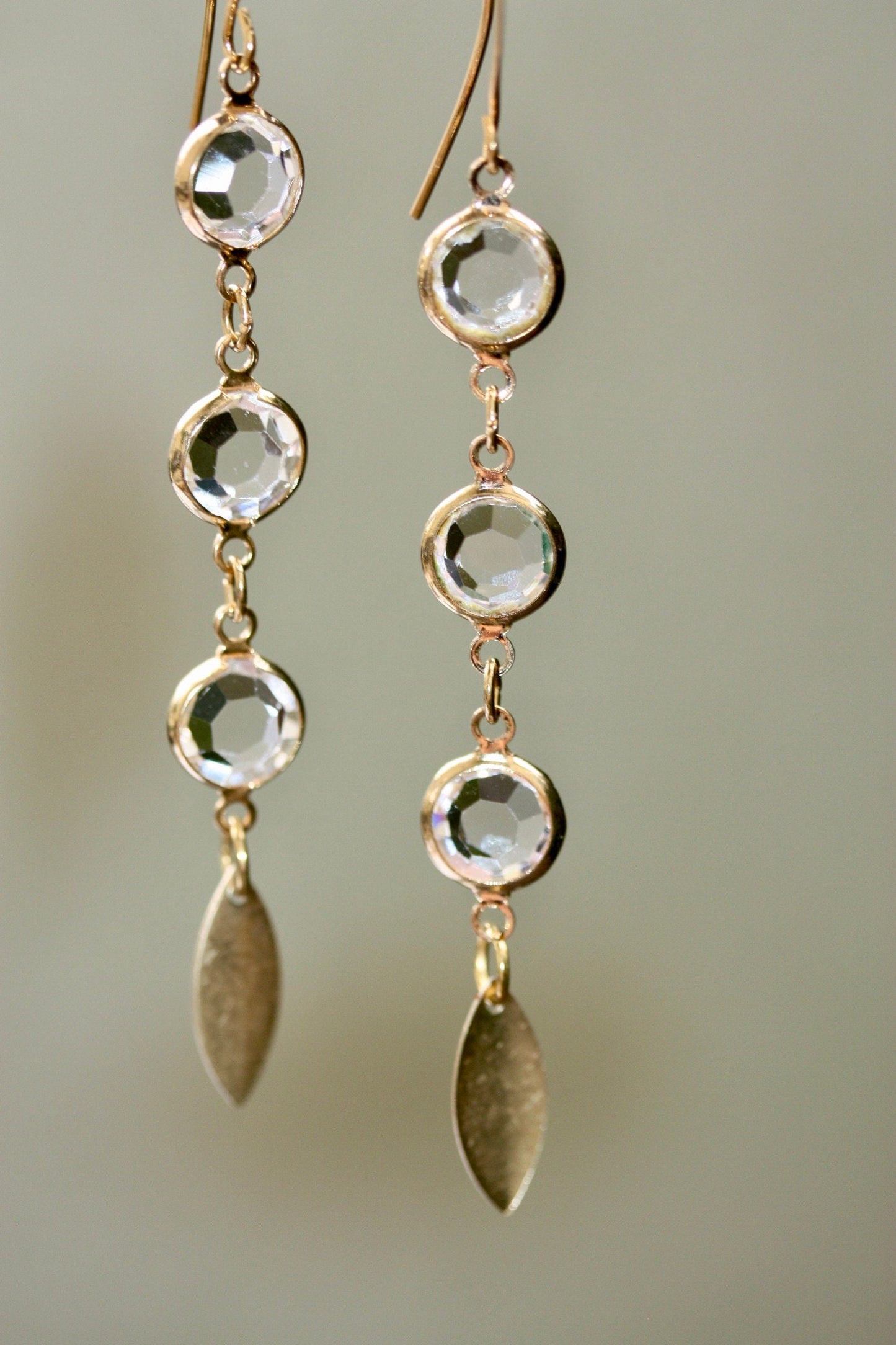 Simple goldtone and crystal drops stunning dangle earrings