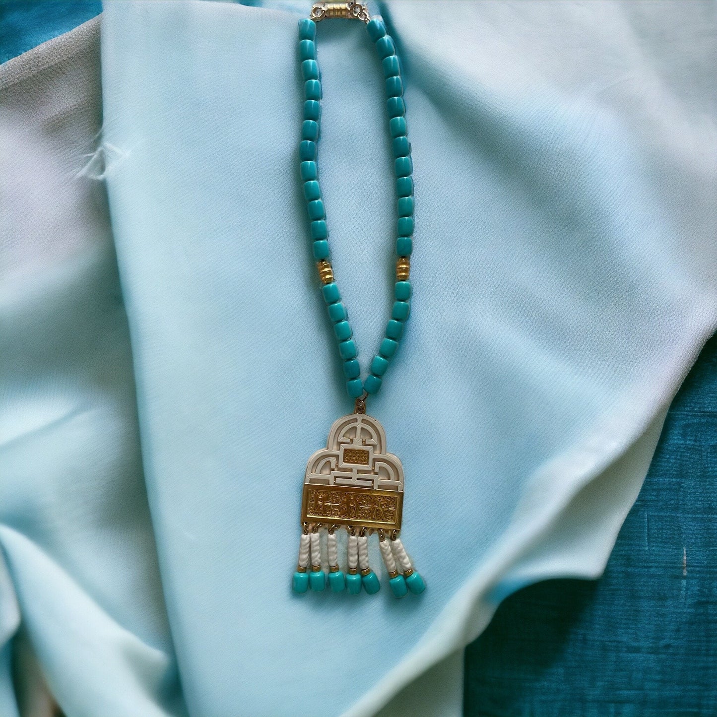 Stunning unique vintage asian necklace with Chinese? writing