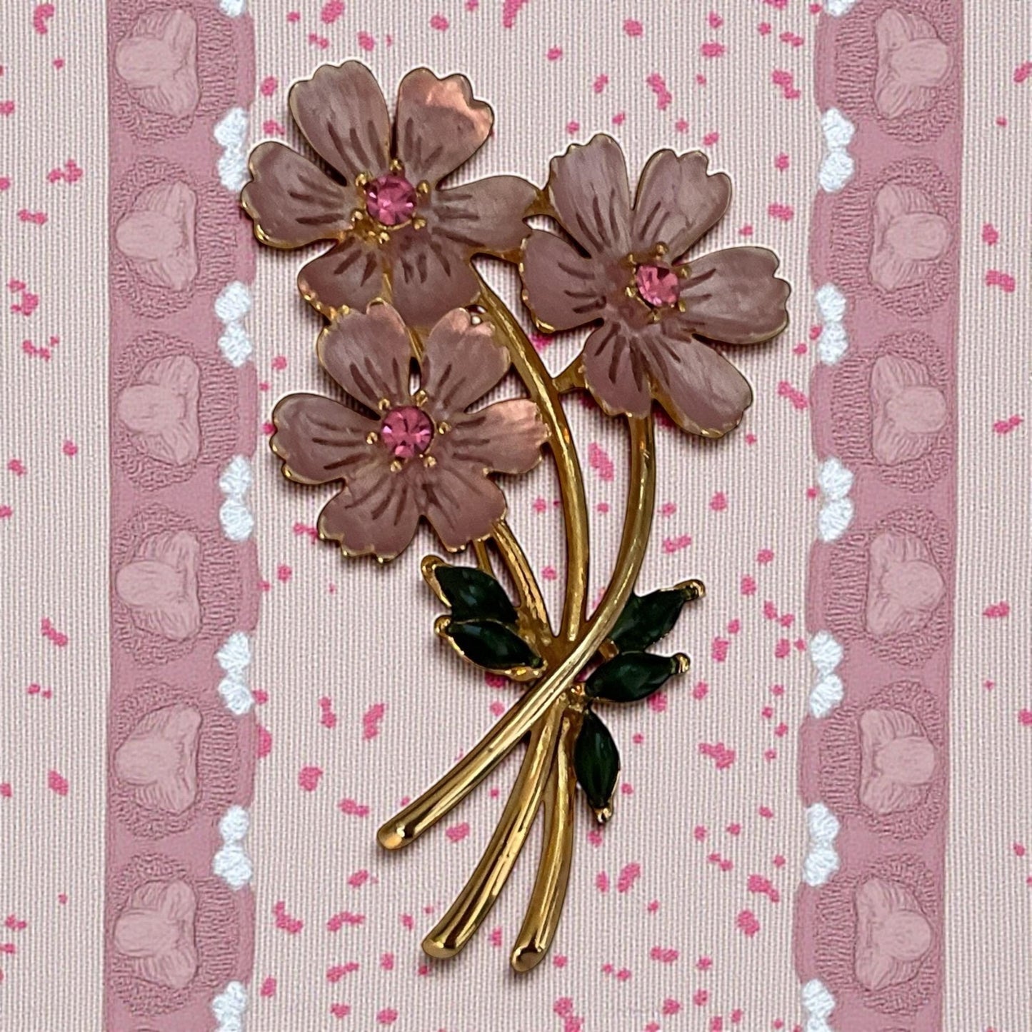 Vintage Pink Enamel Flower Pin – Pink Rhinestone Brooch, Retro Floral Jewelry, Collectible Costume Pin