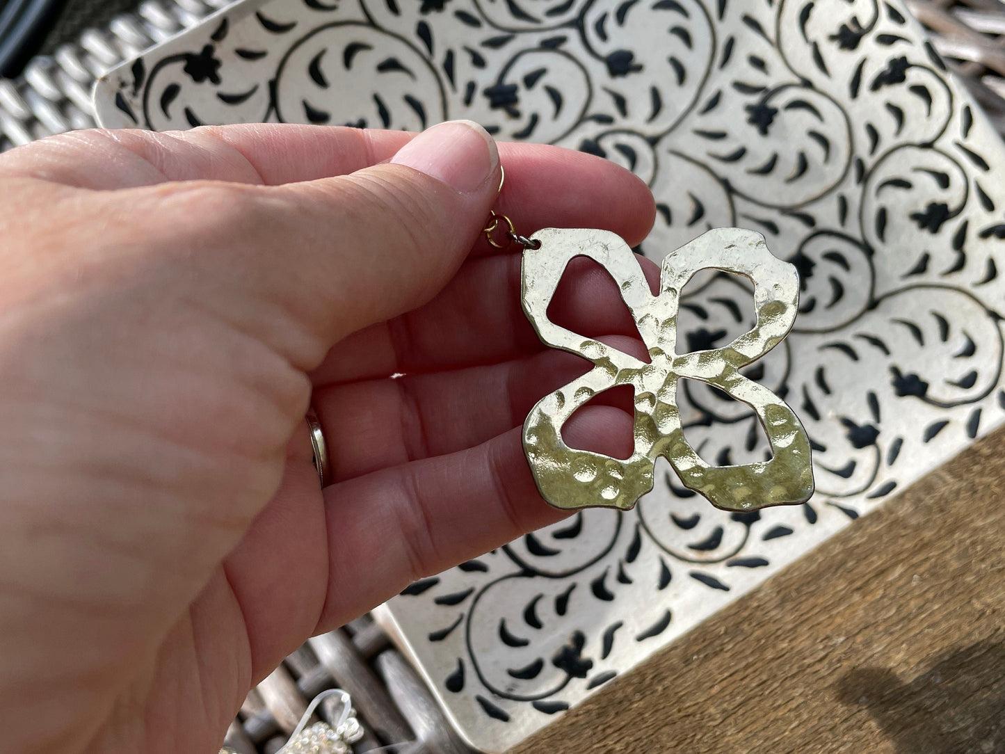 Stunning hammered metal goldtone dangle earrings