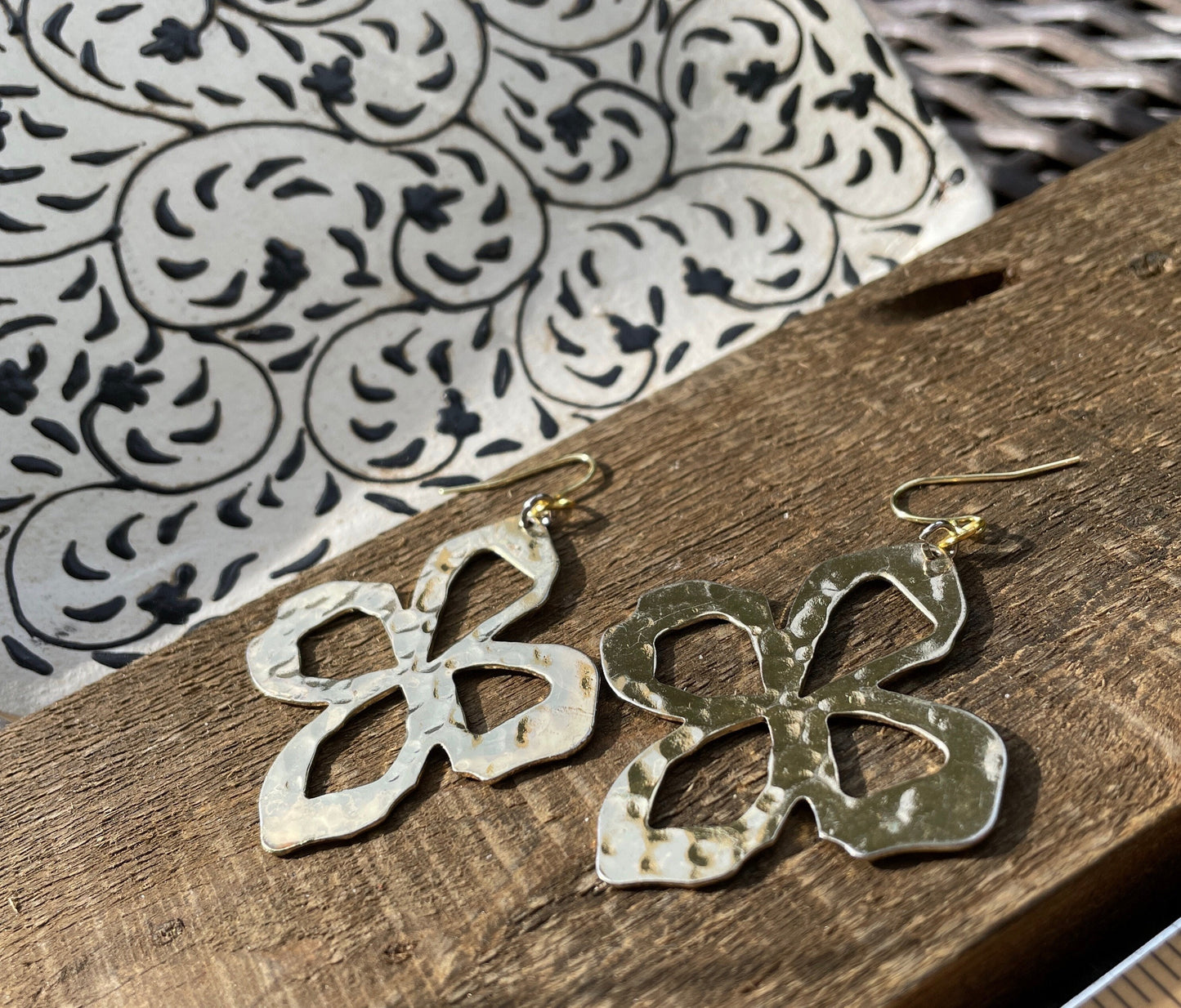Stunning hammered metal goldtone dangle earrings