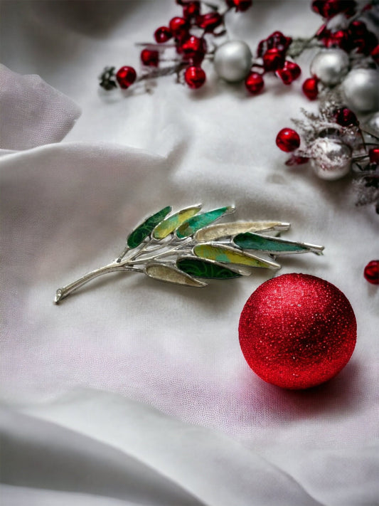 Mixed material shades of green - leaf pin