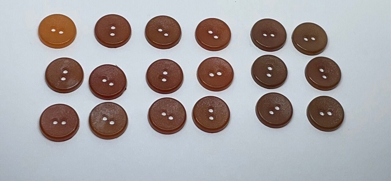 Lot of brown vintage buttons - two different shades