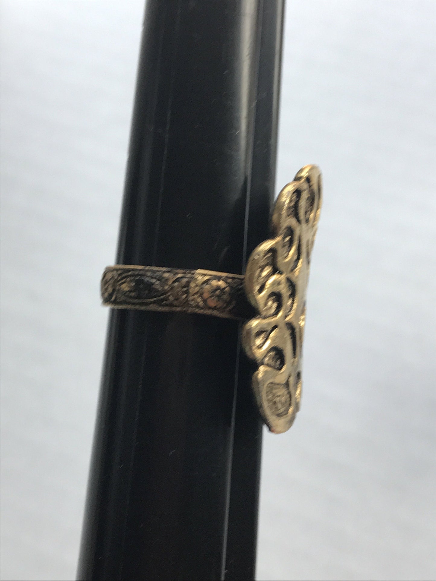 Stunning goldtone vintage ring