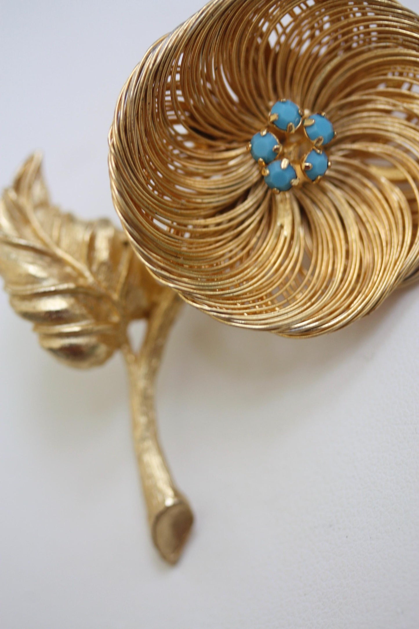 Stunning Vintage Gold Wire Wrapped Flower Turquoise Blue Rhinestone Brooch Pin