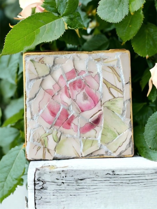 Handmade micro mosaic brooch / pin or necklace - one-of-a-kind - made of hand cut upcycled vintage dish