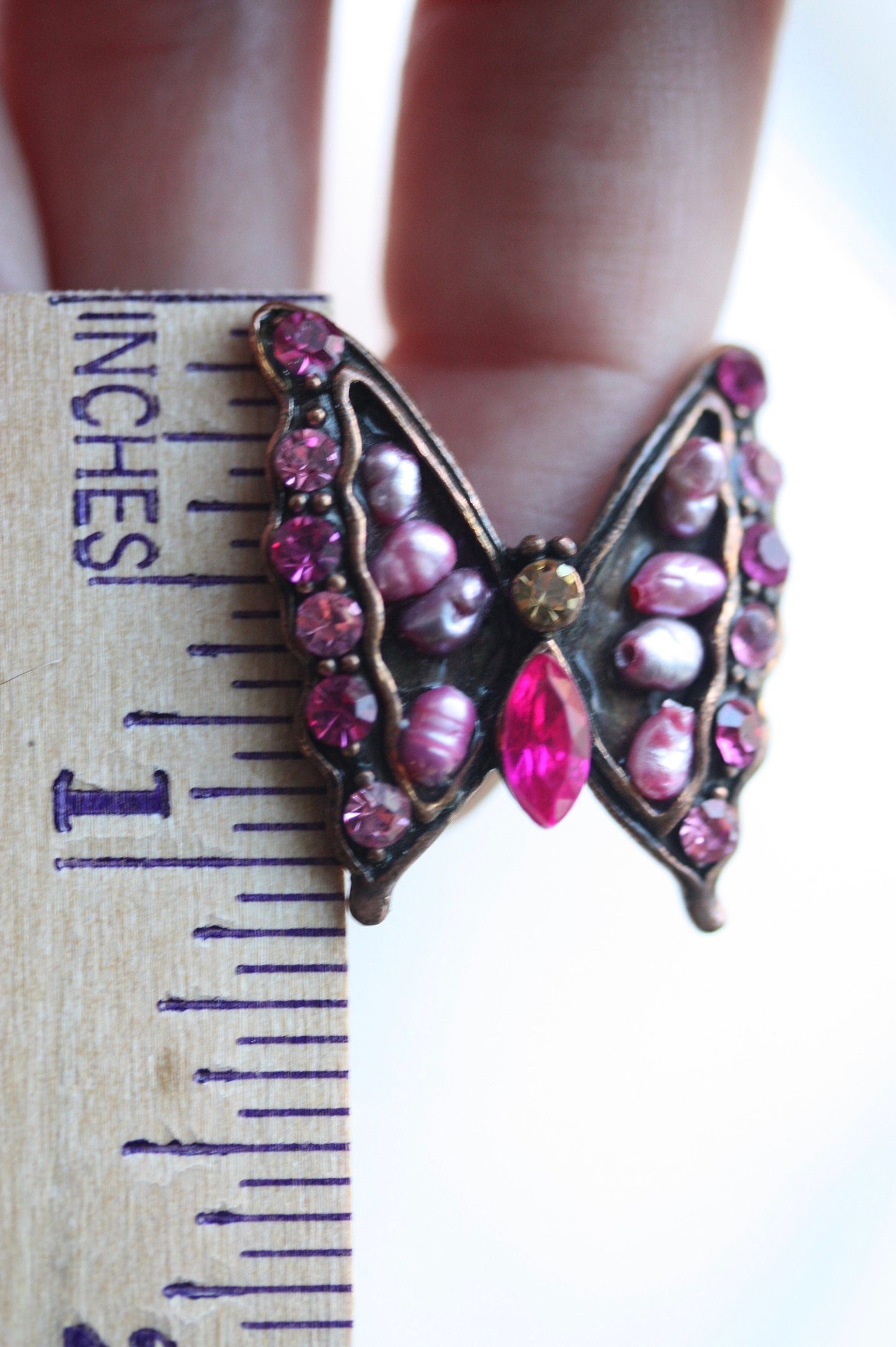 Stunning butterfly ring with pearls and rhinestones
