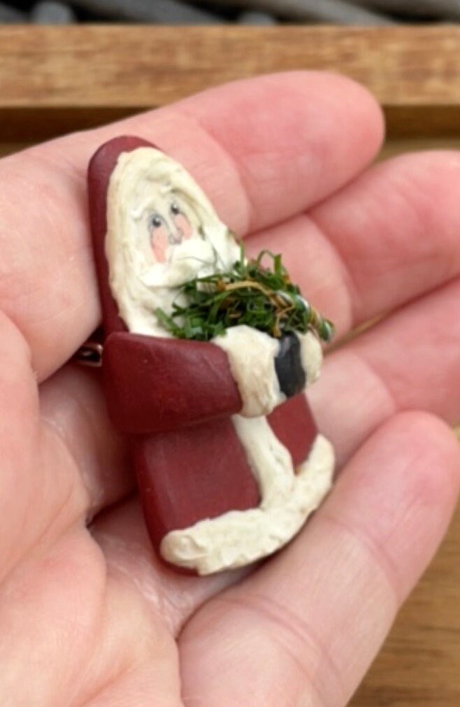 Vintage Santa Claus Christmas pin - handmade out of clay/paint - artist signed