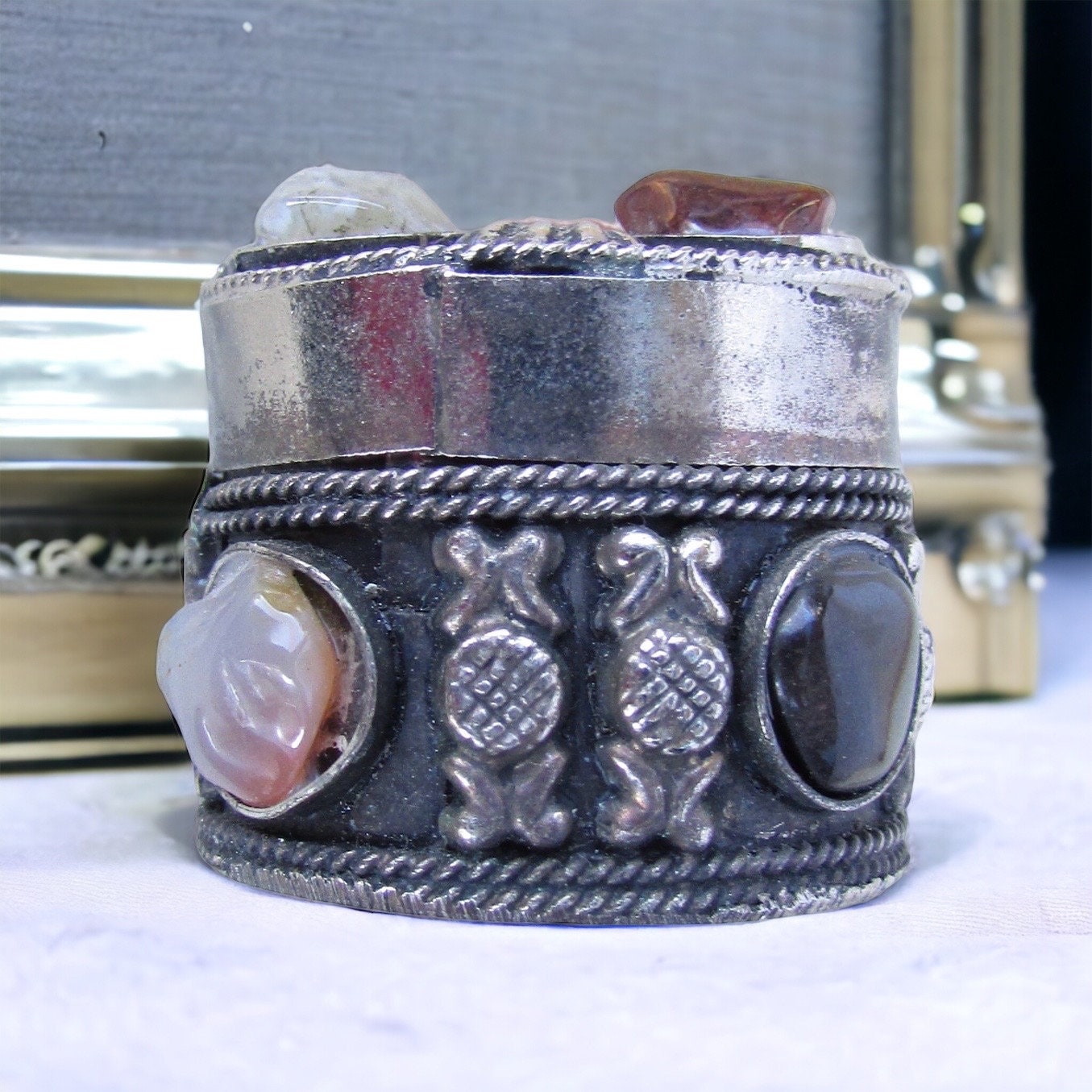 Stunning vintage Chinese hand made semi precious stone silver trinket box - ring box
