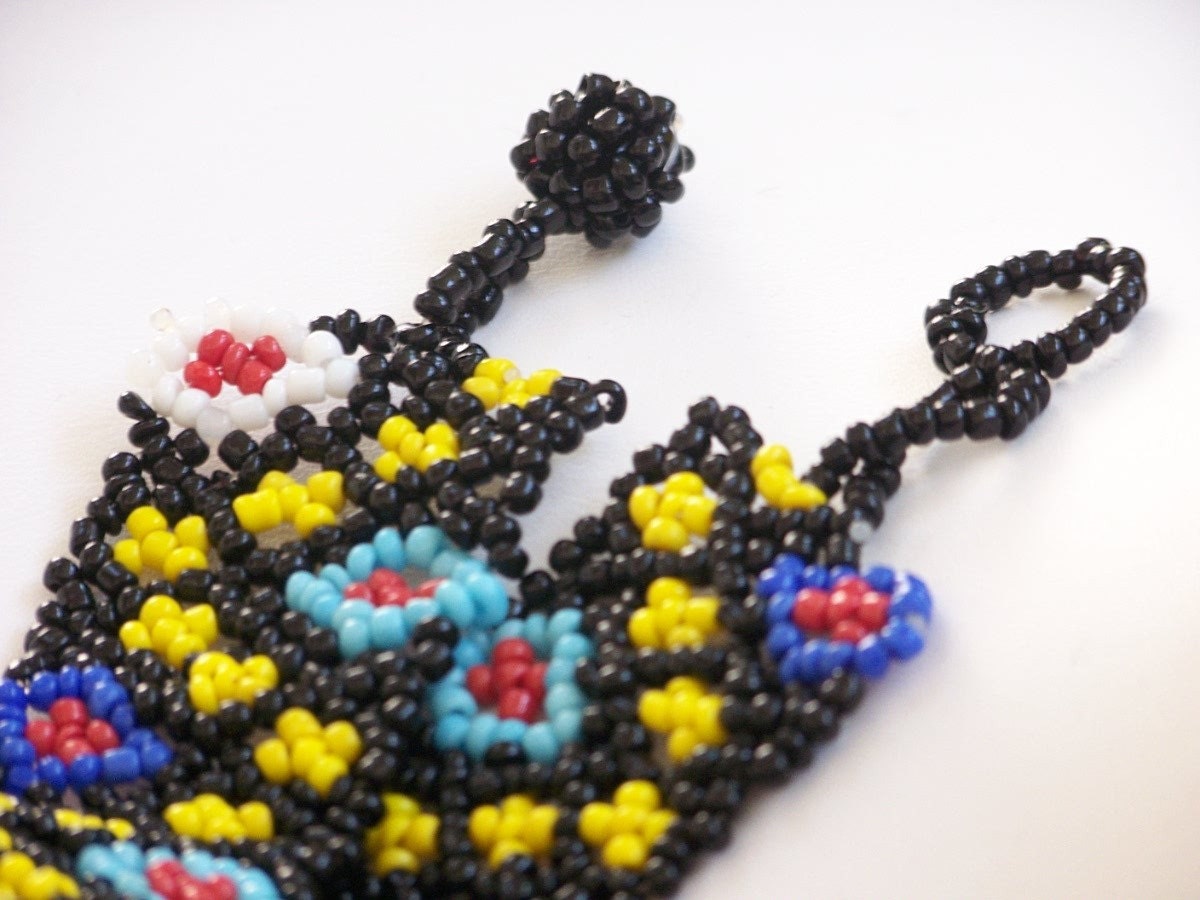 Beaded Bracelet: Vintage Handcrafted Style (7 Inches)