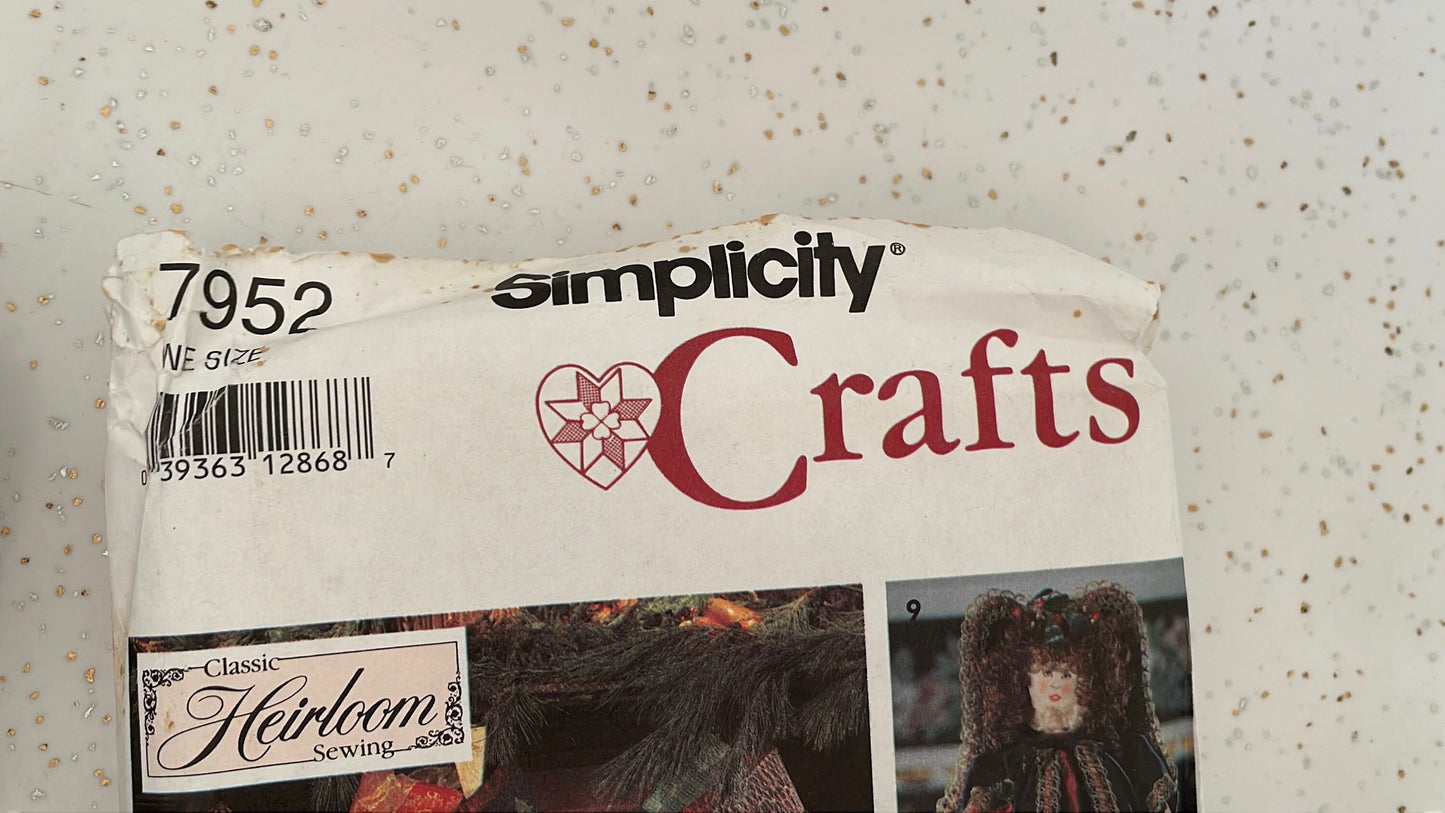 UNCUT Sewing Pattern - Simplicity Crafts Sewing Pattern 7952 - Christmas Stockings, Angel, Ornaments, Wreath, Classic Heirloom