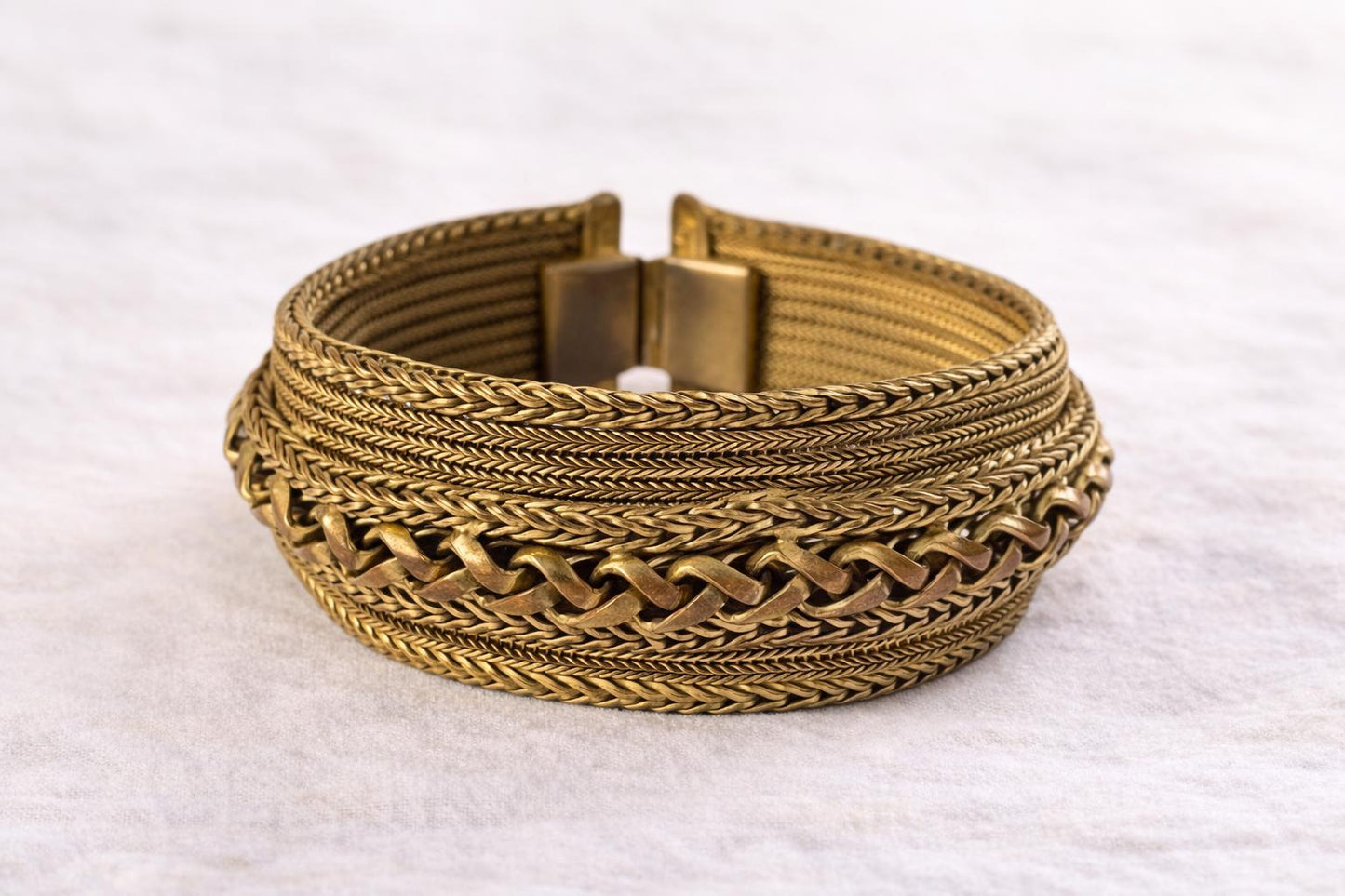 Vintage Gold Mesh Chain Bracelet, Wide Statement Bracelet, Textured Gold Tone Cuff, Chunky Vintage Bracelet, Retro Boho Jewelry