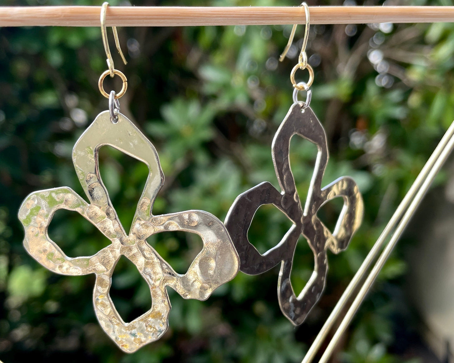 Stunning hammered metal goldtone dangle earrings