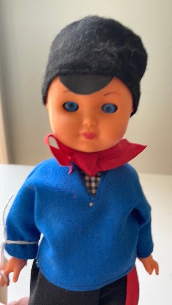 Stunning vintage collectible doll - unsure of country of origin