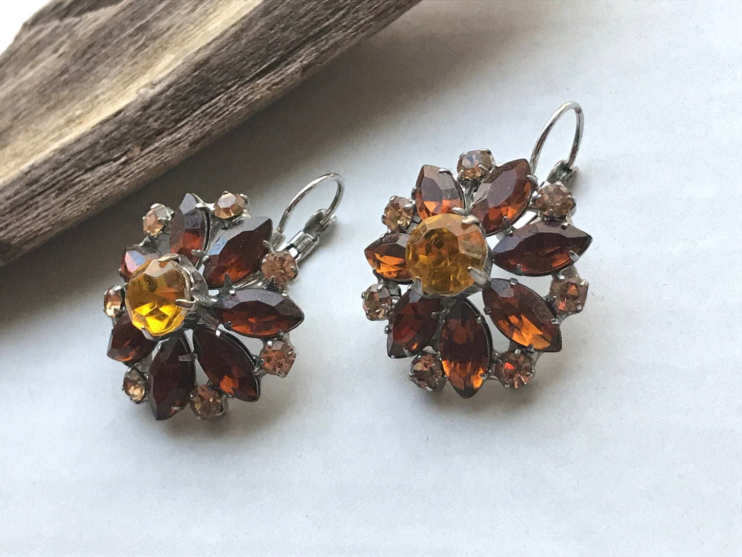 Stunning vintage small dangle rhinestone earrings