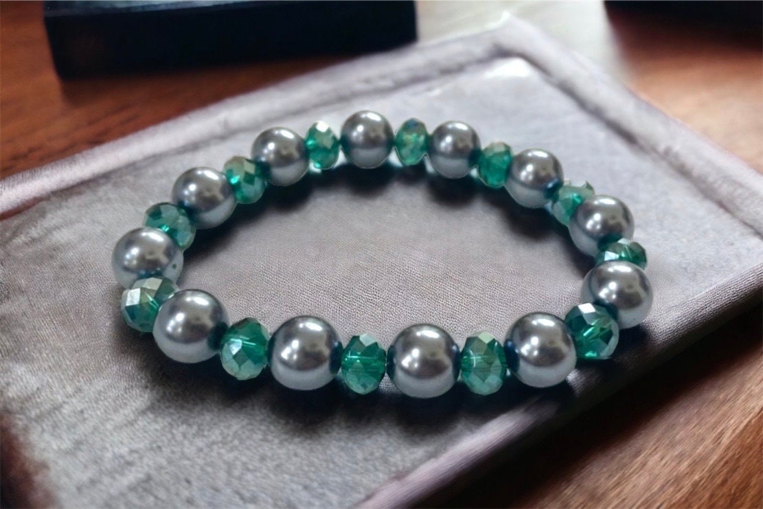 Shades of green vintage beaded bracelet