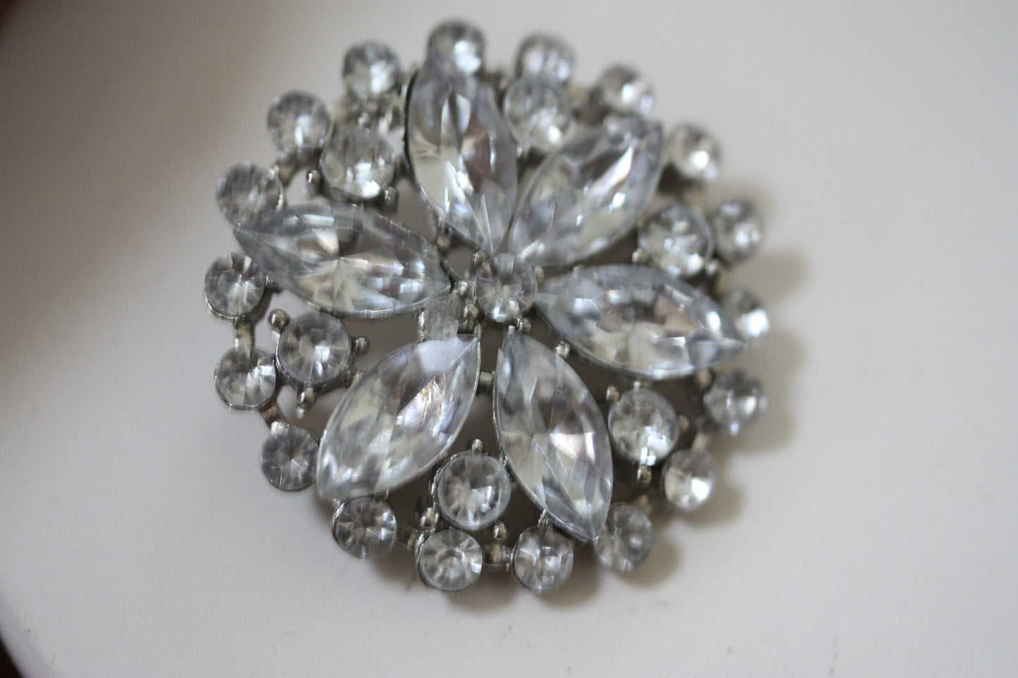 Stunning vintage rhinestone pin