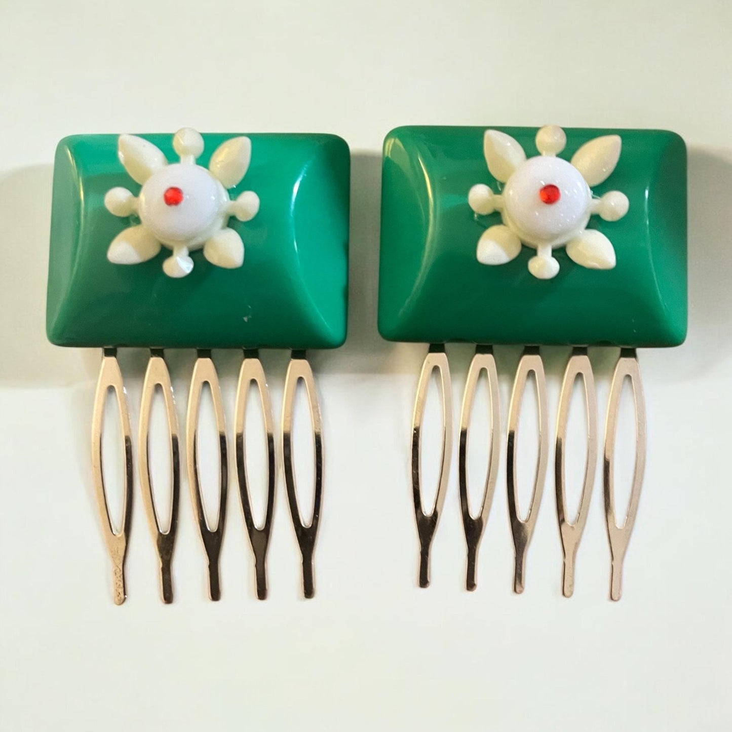 Green & White Hair Combs, Vintage Retro Plastic Components, Handmade Hair Clips, Mod Style Accessories, Hair Jewelry