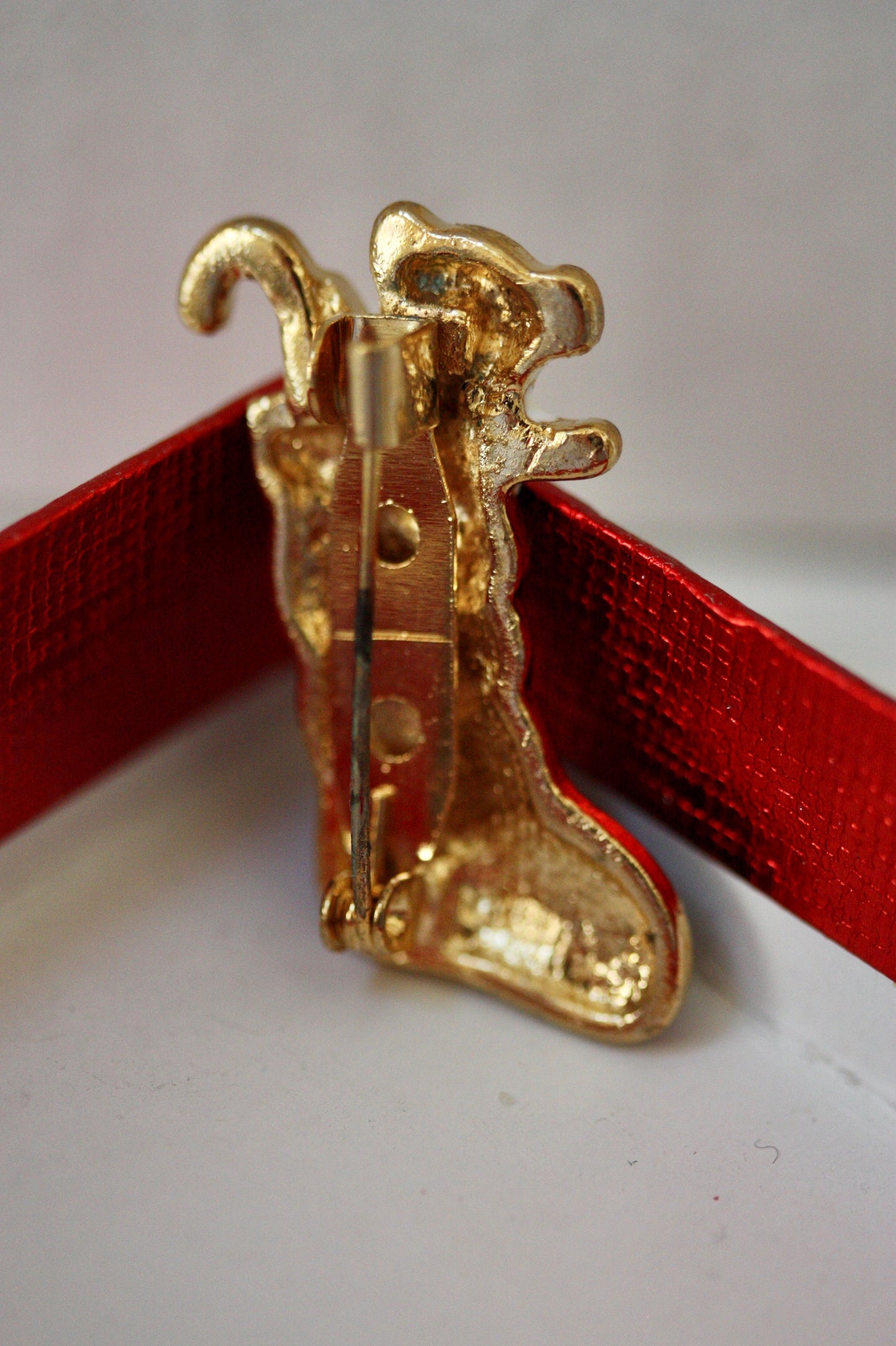 Charming teddy bear in Christmas stocking stunning vintage holiday pin