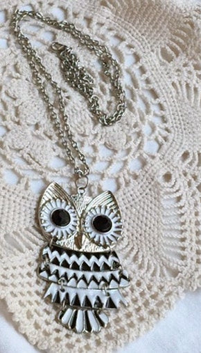 Fabulous / unique black & white enamel vintage dangle owl necklace