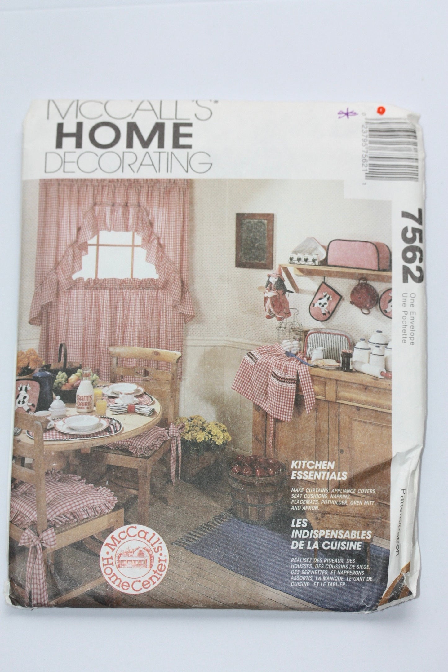 UNCUT Sewing Pattern - McCall's 7562 Home Decorating Kitchen Essentials Multiple Purposes