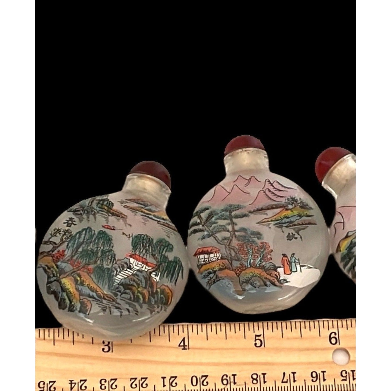 Set of 4 stunning handpainted vintage Chinese snuff bottles in original box