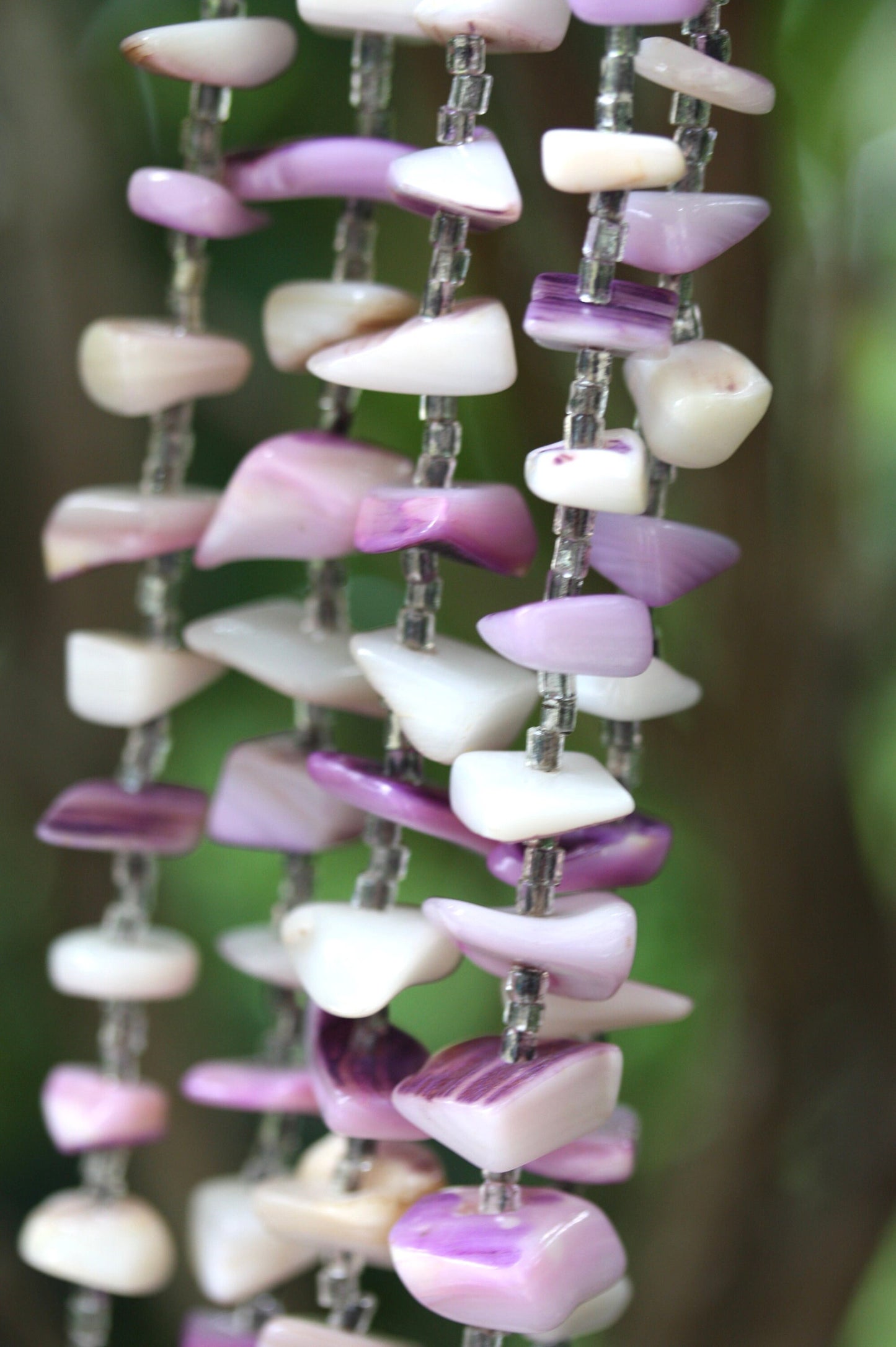 Stunning  5-stranded vintage necklace -  with purple lavender mother of pearl gemstone chips and silvertone glass seed beads - beach themed
