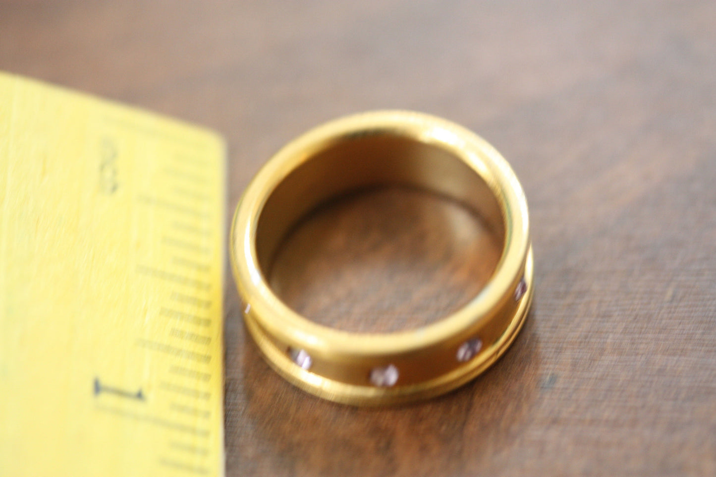 Stunning vintage costume ring