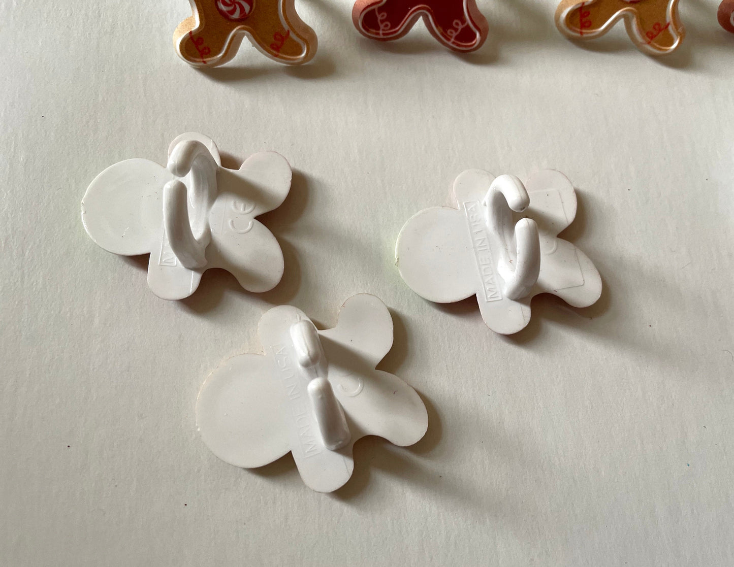 Mix of gingerbread men and women plastic ring cake toppers