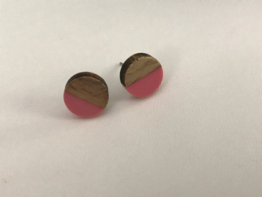 Resin and wood stud earrings - pink