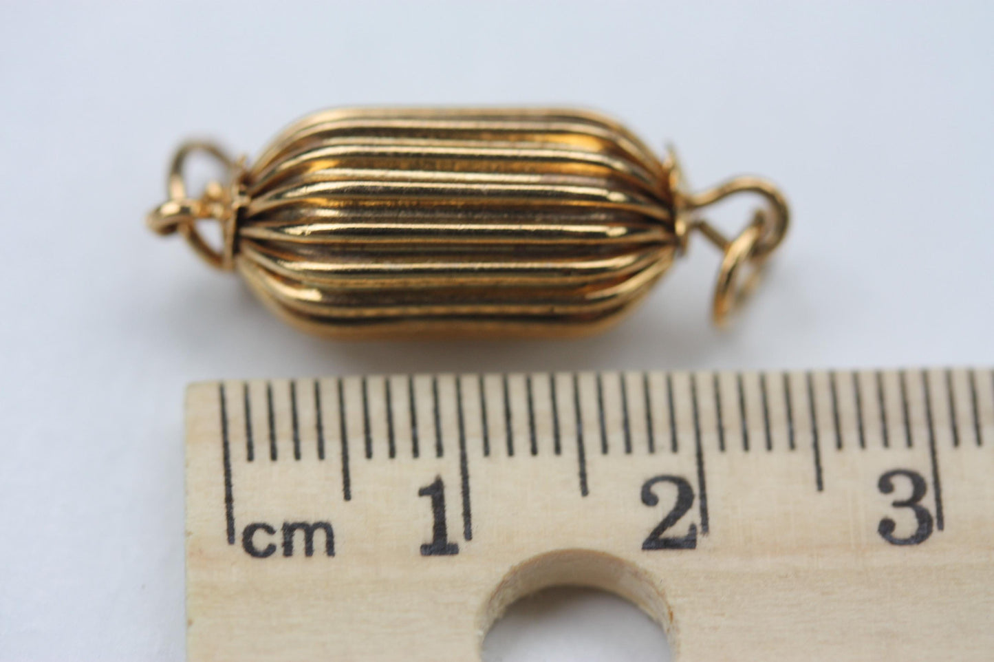 Pair of unique goldtone ribbed vintage beads with jump rings - 20 mm