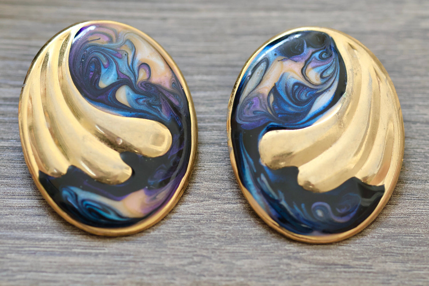 Shades of blue swirled vintage earrings with curved goldtone inlay