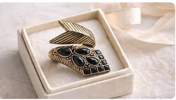Vintage Gold Tone Wrap Ring Black Glass Stones – Adjustable Statement Ring, Bold Cocktail Ring, Retro Modernist Jewelry, Size 7.5