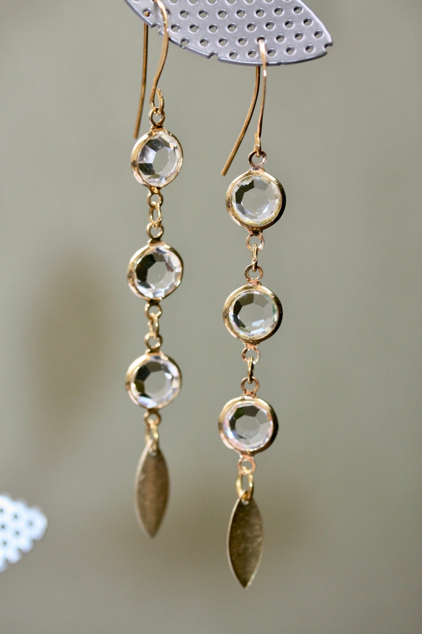 Simple goldtone and crystal drops stunning dangle earrings